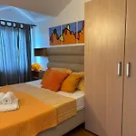 Luca With Swimming Pool Apartman Nin